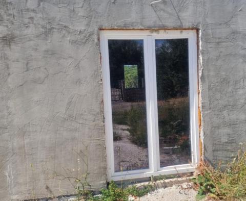 House on Drvenik island in a shell condition, 150m from the sea, for sale - pic 6