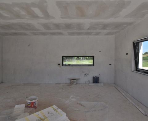Nouvelle villa moderne de plain-pied dans un emplacement calme à Ližnjan, à vendre - pic 12