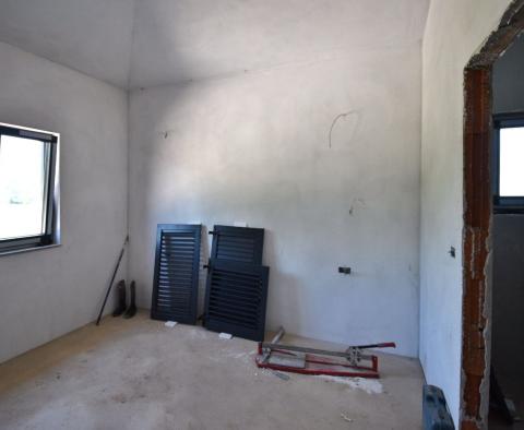 Nouvelle villa moderne de plain-pied dans un emplacement calme à Ližnjan, à vendre - pic 17