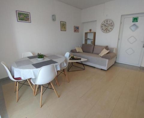 Appartement avec 2 chambres, vue sur la mer et piscine commune, à seulement 300 m de la côte ! à Medulin, à vendre - pic 7