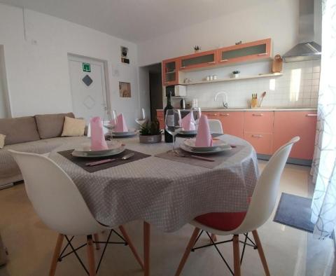 Appartement avec 2 chambres, vue sur la mer et piscine commune, à seulement 300 m de la côte ! à Medulin, à vendre - pic 8