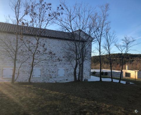 Krásně zrekonstruovaný statek v oblasti Grožnjan na prodej - pic 14