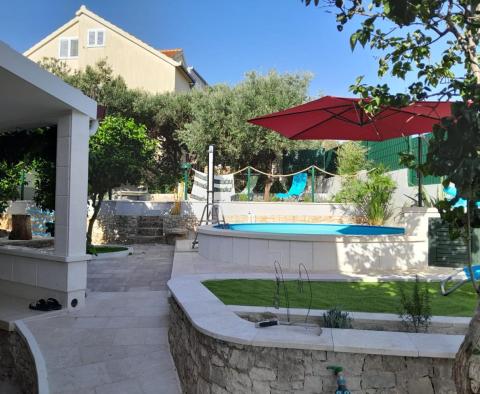 Belle villa sur Čiovo, Trogir, avec piscine, à seulement 200 m de la mer, à vendre - pic 6