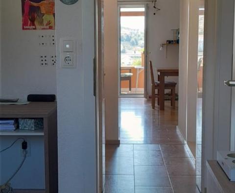 Belle villa sur Čiovo, Trogir, avec piscine, à seulement 200 m de la mer, à vendre - pic 27