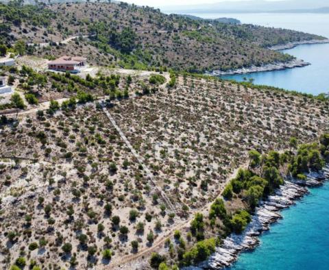 Egyedülálló 1. vonali villa a Brač szigeten, első sor a tengerhez, hatalmas, 32 000 m²-es területen eladó - pic 3