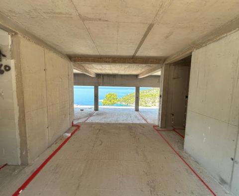 Villa fascinante en première ligne sur l'île de Brač, sur 32 000 m² de terrain, à vendre - pic 15
