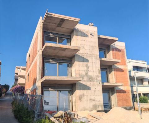 Apartamenty w pierwszej linii w Mandre, Kolan, na sprzedaż - pic 12