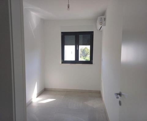 Wonderful new penthouse on Ciovo, 200m from the sea, for sale - pic 8