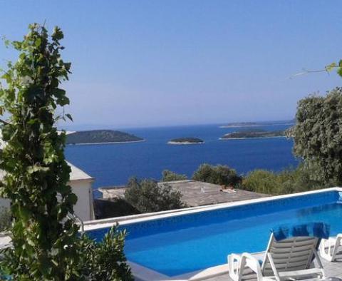 Eine gemütliche Villa im niedrigen Ferienort Sevid zwischen Trogir und Rogoznica, am Rande fabelhafter Buchten und Halbinseln in Kroatien - foto 5