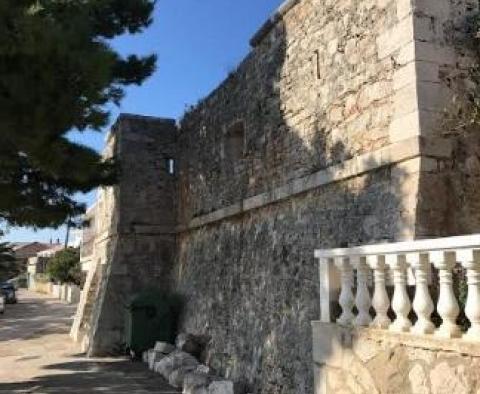 Castello en bord de mer à rénover sur l&#39;île de Hvar à Sucuraj - propriété unique et insolite en Croatie à vendre ! - pic 4