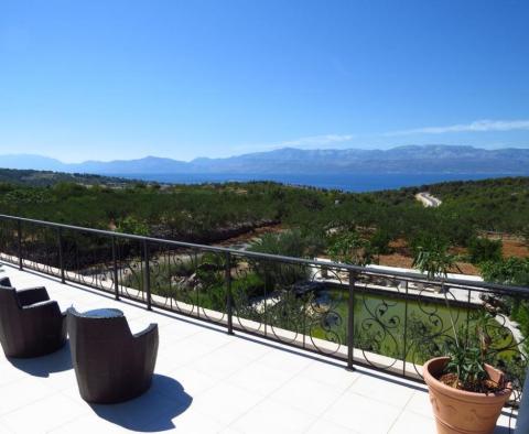 Fascinating villa in Sutivan area of the island of Brac with land plot of 11450 m2, very large land plot for real estate in Croatia! - pic 2