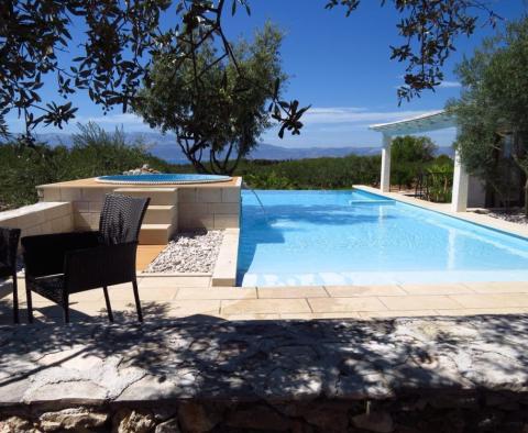 Fascinating villa in Sutivan area of the island of Brac with land plot of 11450 m2, very large land plot for real estate in Croatia! - pic 7