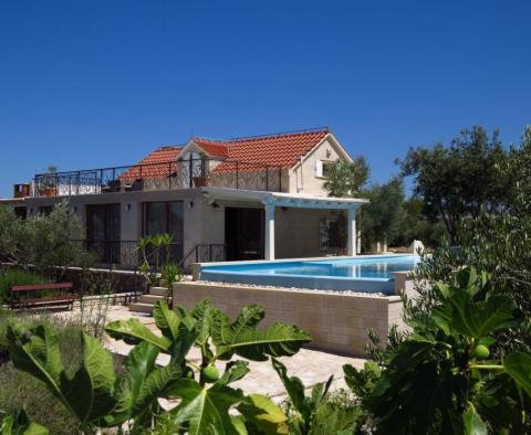 Faszinierende Villa in Sutivan auf der Insel Brac mit einem Grundstück von 11450 m2, mehr als 1 ha! - foto 10