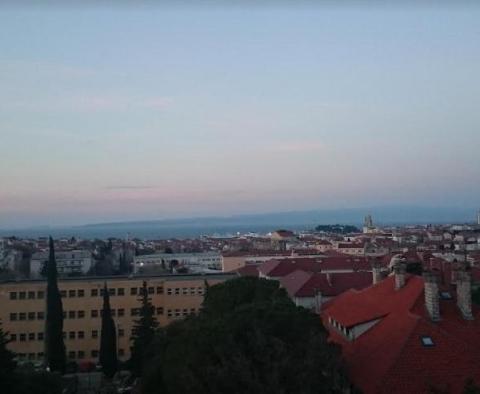 Appartement très attrayant avec vue sur la mer dans le quartier recherché de Split-Spinut 