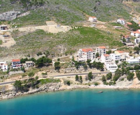 Building plot on the first line of Omis riviera, area of 1979 m2! 