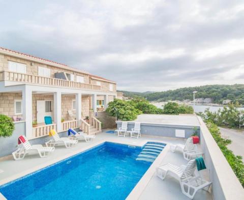 Erste Linie neues Mini-Hotel mit Schwimmbad, ausgezeichnete ruhige Lage auf Brac Insel 