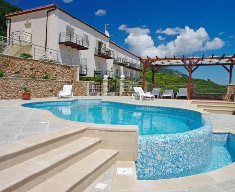 Hotel zum Verkauf im super-populären touristischen Bestimmungsort von Kroatien  - Bol, Insel von Brac 