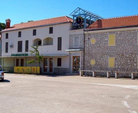Tipikusan horvát - tengerparti többfunkciós épület a szupernépszerű sibeniki riviérán! - pic 4