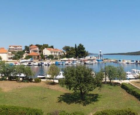 Typiquement croate - bâtiment multifonctionnel en bord de mer sur la très populaire Riviera de Sibenik ! - pic 10