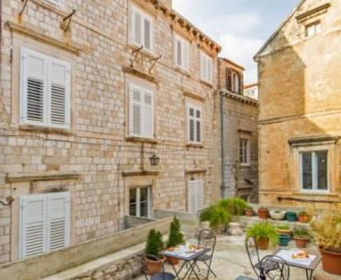 Boutique apart-house in the center of Dubrovnik with investment potential 