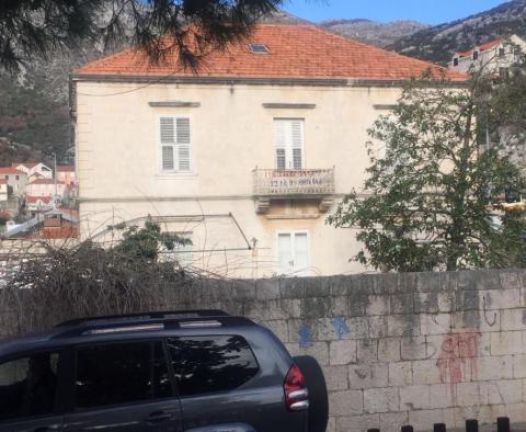 Villa de première ligne dans le quartier de Mokosica à Dubrovnik nécessitant une rénovation complète - pic 2