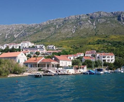 Villa de première ligne dans le quartier de Mokosica à Dubrovnik nécessitant une rénovation complète - pic 9