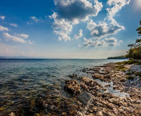 Вилла на берегу моря с бассейном, отделанная традиционным камнем, на острове Брач - фото 4