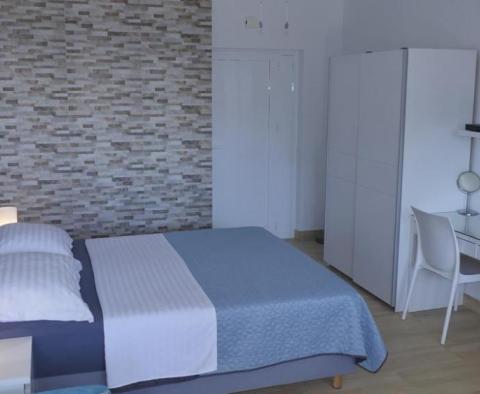 Apart-hotel na pláži pro 6 apartmánů v oblasti Ražanj nedaleko Rogoznice - pic 10