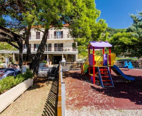 Великолепный прибрежный отель с рестораном и бассейном в престижном пригороде Дубровника - фото 8