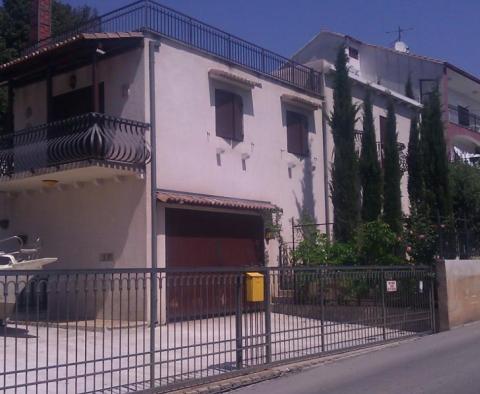 Sehr attraktives Haus in Ciovo, nur 50 Meter vom Meer entfernt - foto 3