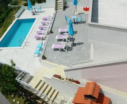 Bájos kis szálloda úszómedencével az Omis riviérán - pic 7