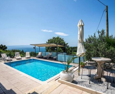 Grande villa à Split (Trstenik) à seulement 50 mètres de la mer 