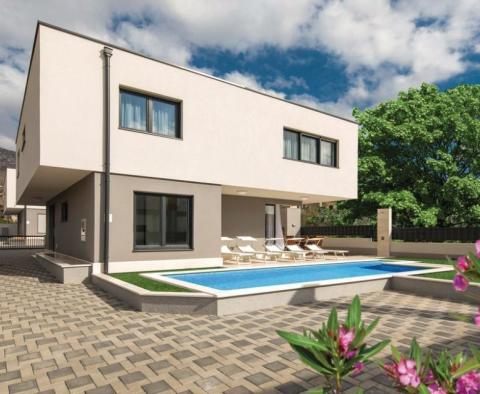 Two brand-new villas in Kastel Kambelovac with swimming pools for sale in a package - pic 2