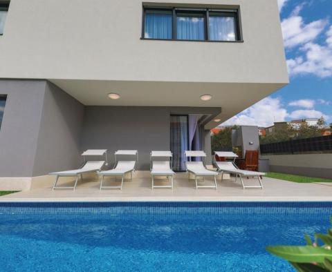 Two brand-new villas in Kastel Kambelovac with swimming pools for sale in a package - pic 3