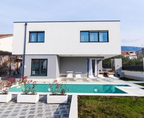 Two brand-new villas in Kastel Kambelovac with swimming pools for sale in a package - pic 4