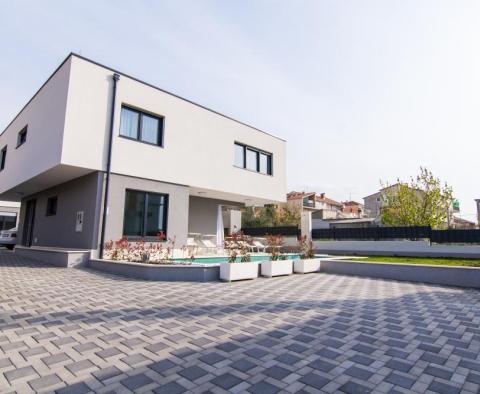 Two brand-new villas in Kastel Kambelovac with swimming pools for sale in a package - pic 37