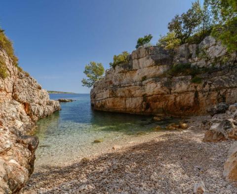 Beau domaine au bord de l'eau sur une petite île près de Split sur 8414 m2 - la péninsule complètement isolée sera à vous, avec une place pour un bateau ! - pic 5