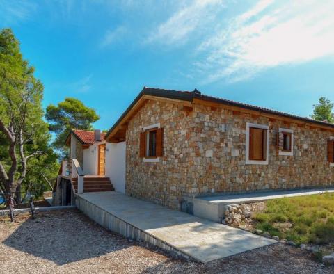 Krásná nábřežní usedlost na malém ostrově nedaleko Splitu na 8414 m2 - zcela izolovaný poloostrov bude váš, s kotvištěm pro loď! - pic 10