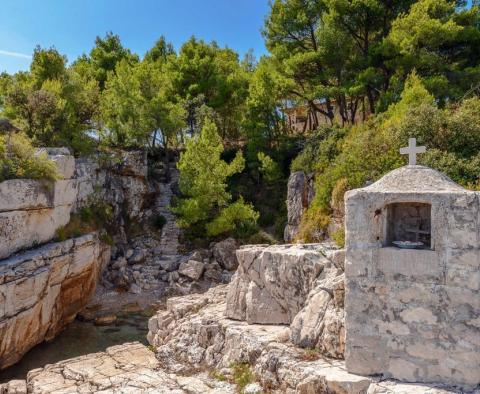 Beau domaine au bord de l'eau sur une petite île près de Split sur 8414 m2 - la péninsule complètement isolée sera à vous, avec une place pour un bateau ! - pic 12