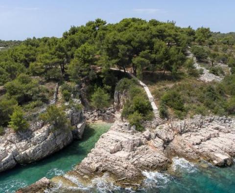 Gyönyörű vízparti birtok egy kis szigeten Split közelében, 8414 m2-en - teljesen elszigetelt félsziget a tiéd lesz, kikötőhellyel egy hajónak! - pic 4