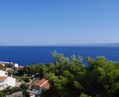 Apart-house of 4 apartments in Podgora, just 200 meters from the sea 