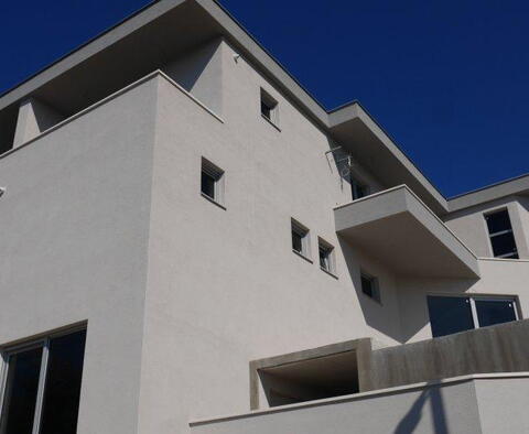 Apart-house of 4 apartments in Podgora, just 200 meters from the sea - pic 14