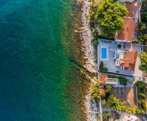 Villa en bord de mer avec piscine finie en pierre traditionnelle sur l'île de Brac - pic 17