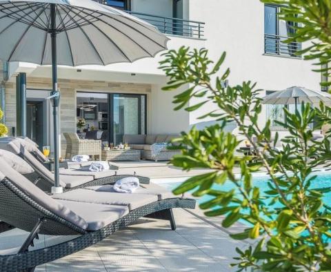 Fantastická moderní vila v oblasti Privlaka s SPA oázou, jacuzzi a bazénem - pic 6