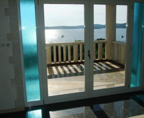 Villa am Meer in Medulin mit herrlicher Dekoration aus Brac-Stein, Granit und Marmor - foto 8