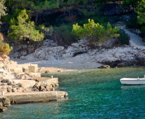 Nagyszerű első vonalbeli ház a békés Razanjban, a gyönyörű strand előtt, kikötési lehetőséggel - pic 3