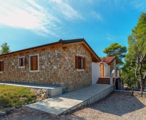 Magnifique domaine en bord de mer sur une petite île près de Split sur 8414 m2 - péninsule complètement isolée sera à vous, avec un emplacement pour un bateau ! - pic 10