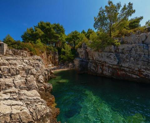 Magnifique domaine en bord de mer sur une petite île près de Split sur 8414 m2 - péninsule complètement isolée sera à vous, avec un emplacement pour un bateau ! - pic 23