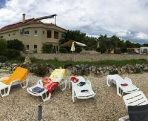 Krásná přímořská turistická nemovitost s 5 apartmány přímo u pláže - pic 30