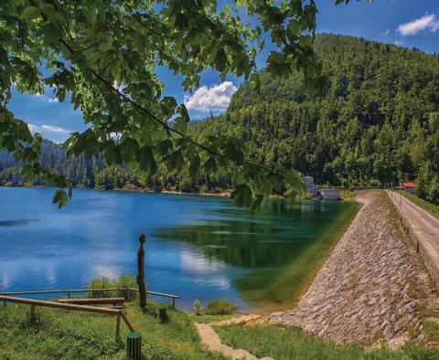 Fantasztikus befektetési ingatlan a tó partján Horvátországban - pic 6